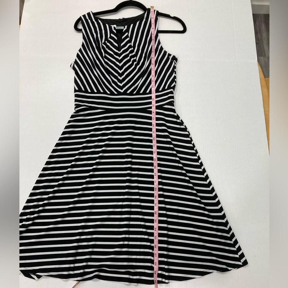 DR Collection
8 Dress - Picture 4 of 5
